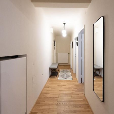 Chic 1-Bed Apt By Canal Walk To Historic Centre เวียนนา ภายนอก รูปภาพ